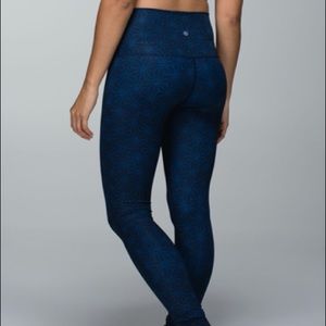 Lululemon Wunder Under *Full-On Luxtreme Size 6